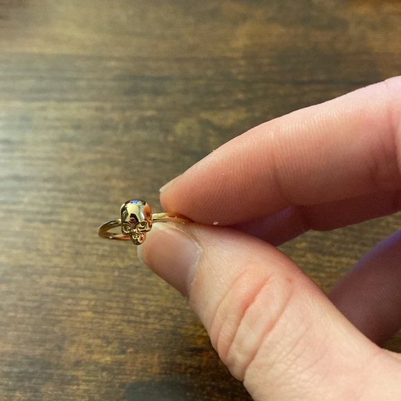 Gold Skull Head Ring - Picture 4 of 6